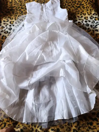 Vestido de niña blanco elegante - miniatura 3
