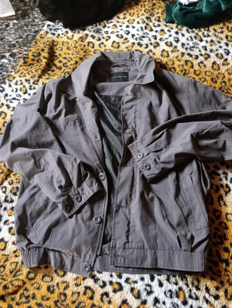 Chaqueta gris estilo casual - 1