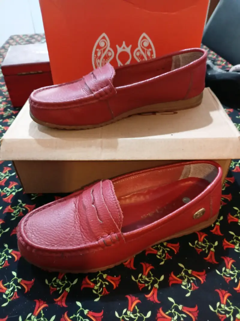Mocasines rojos de cuero - 1
