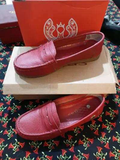 Mocasines rojos de cuero - miniatura 2