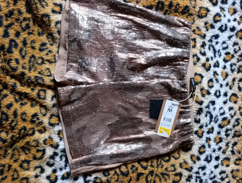 Shorts dorados con lentejuelas - 1