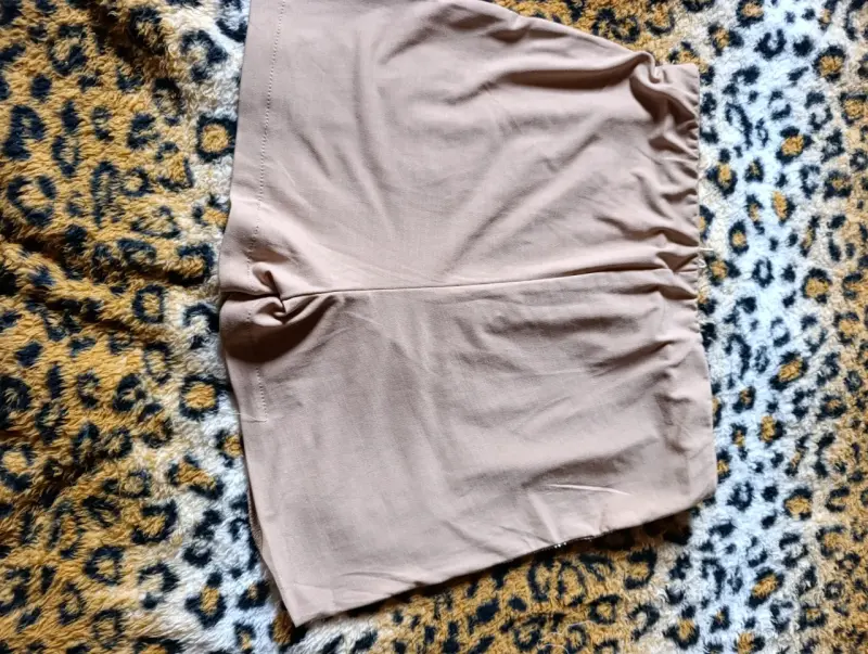 Shorts dorados con lentejuelas - 2