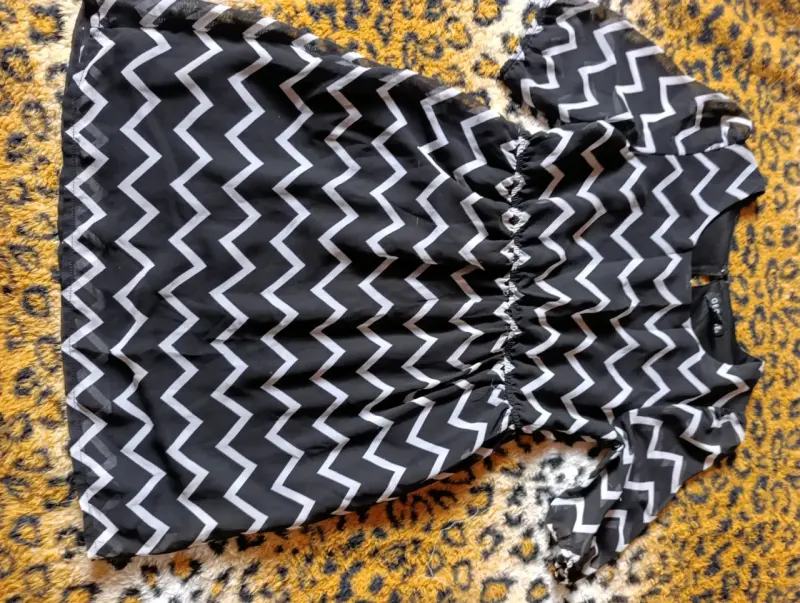Vestido zigzag blanco y negro - 1