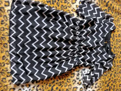 Vestido zigzag blanco y negro - miniatura 1