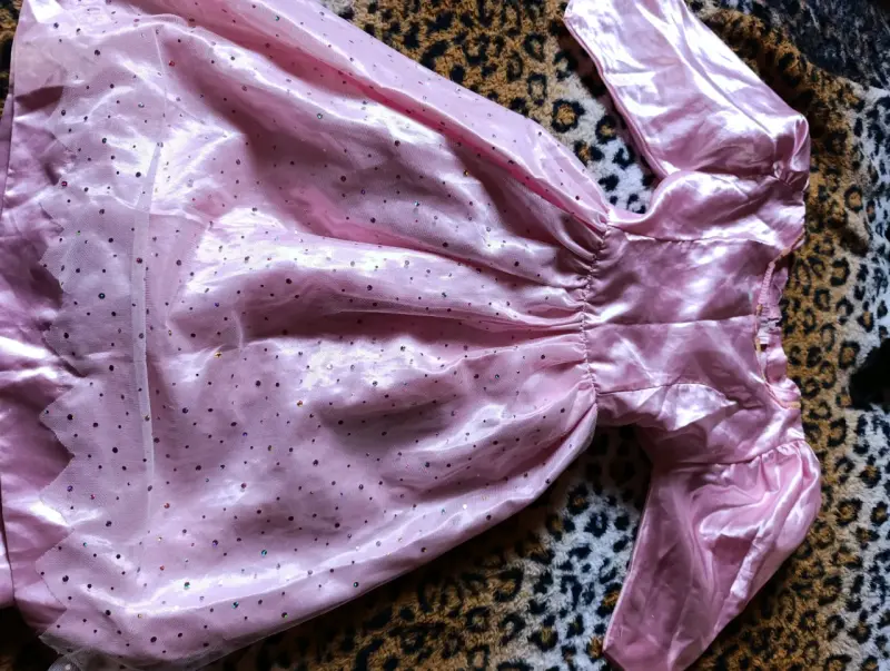 Vestido rosa con lentejuelas - 1