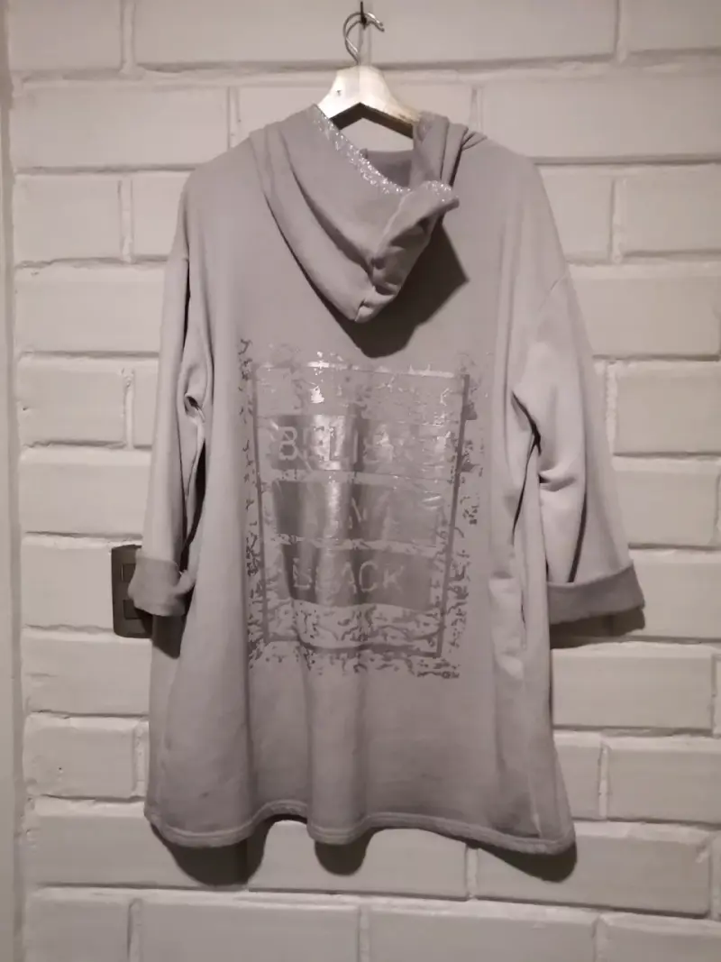 Polerón gris con capucha - 1
