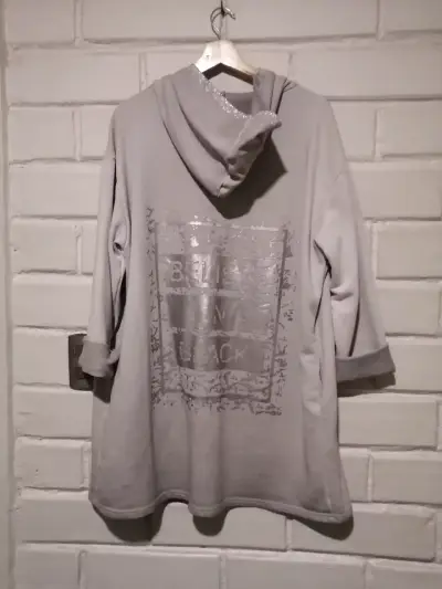 Polerón gris con capucha - miniatura 1