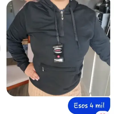 Polerón negro con capucha - miniatura 1