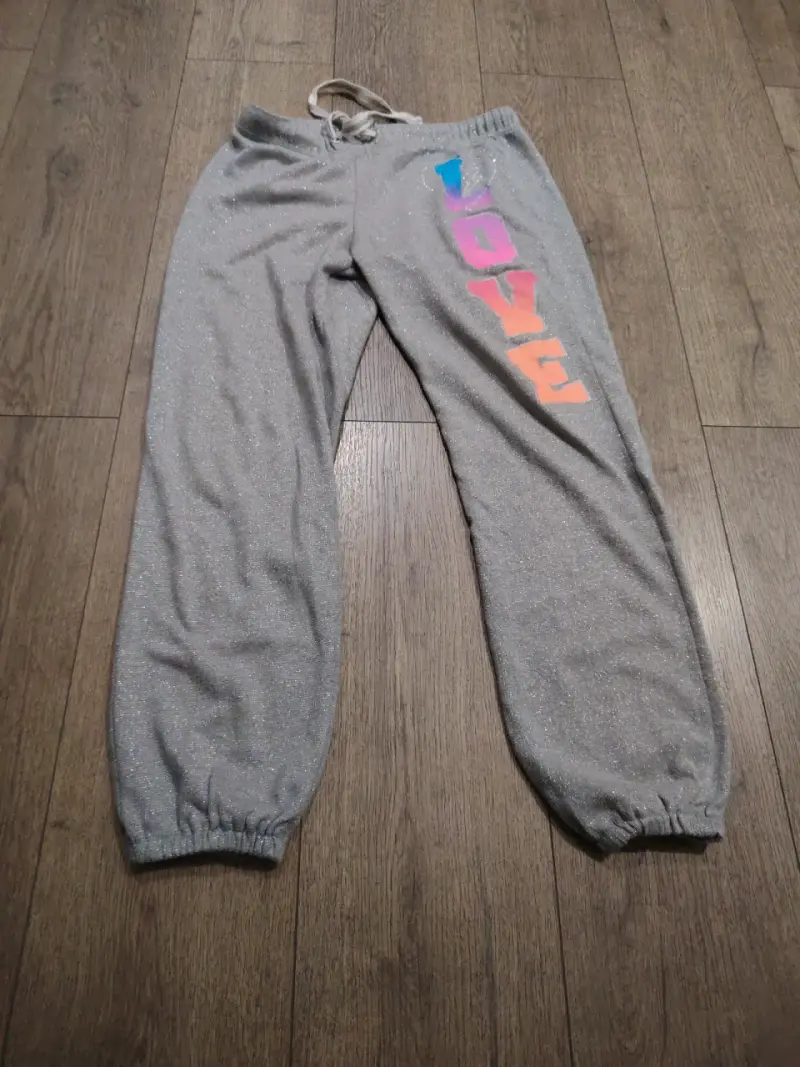 Pantalones deportivos grises