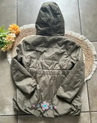 Parka verde con bordados florales talla 6 - miniatura 2