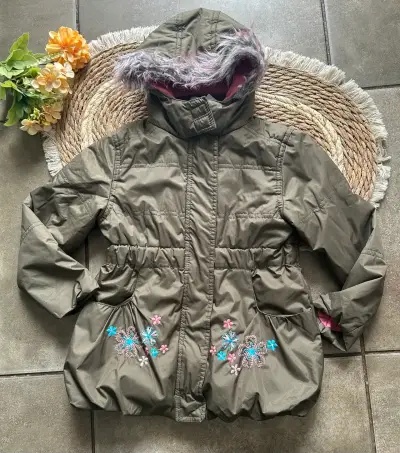 Parka verde con bordados florales talla 6 - miniatura 3