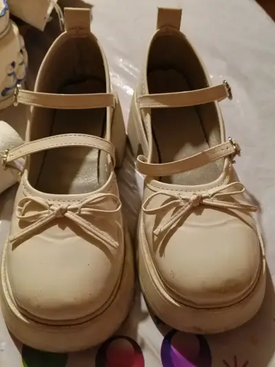 Zapatos de charol blancos - miniatura 1