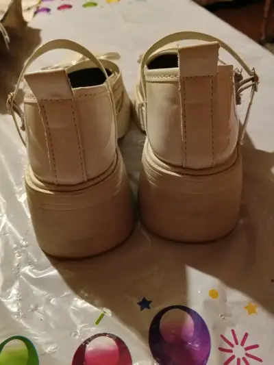 Zapatos de charol blancos - miniatura 3