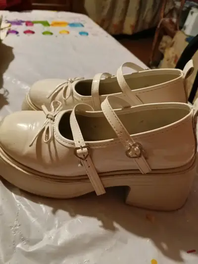 Zapatos de charol blancos - miniatura 4