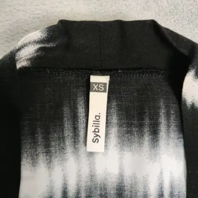 Kimono negro y blanco tie-dye - miniatura 3