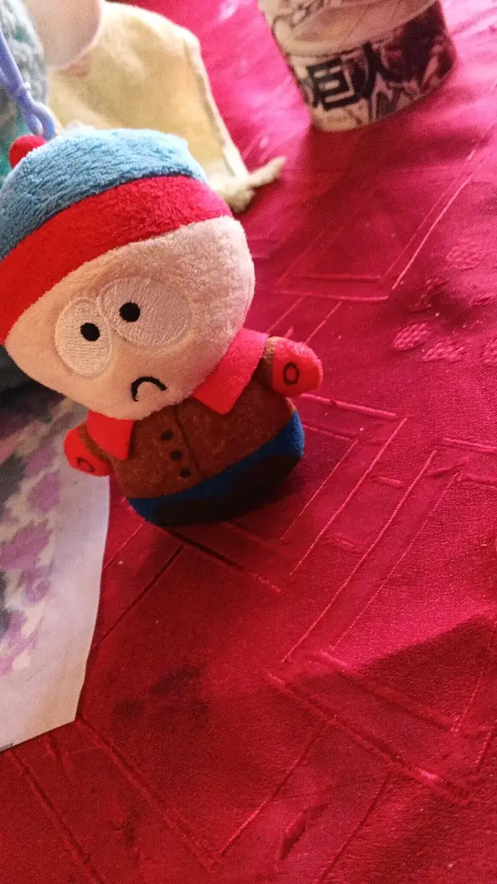 Muñeco de peluche pequeño divertido