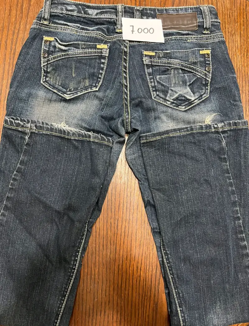 Jeans azules desgastados