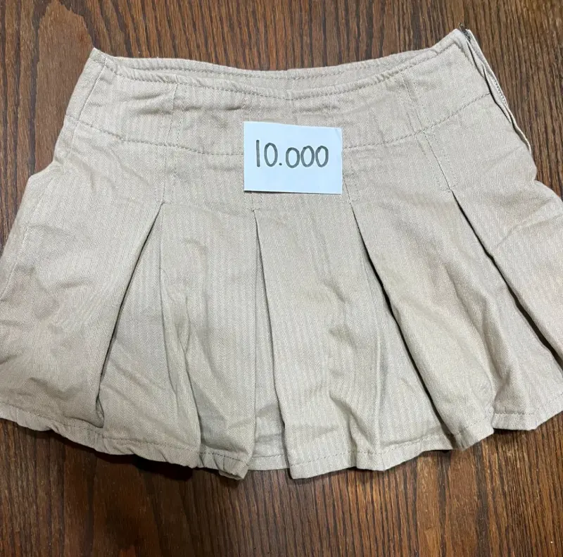 Falda beige corta
