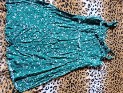 Vestido verde floral - miniatura 2