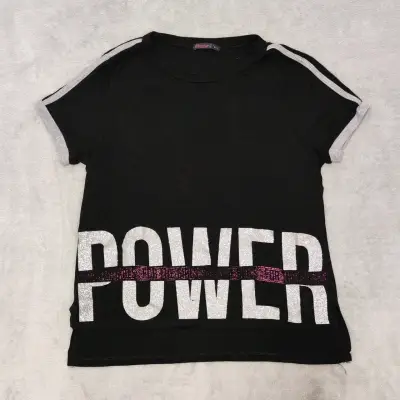 Polera negra con texto 'POWER' - miniatura 1