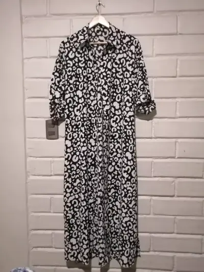 Vestido camisa estampado blanco y negro - miniatura 1