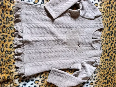 Poleron infantil beige con diseño - miniatura 1