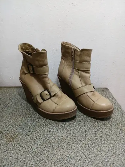 Botines beige con plataforma - miniatura 1