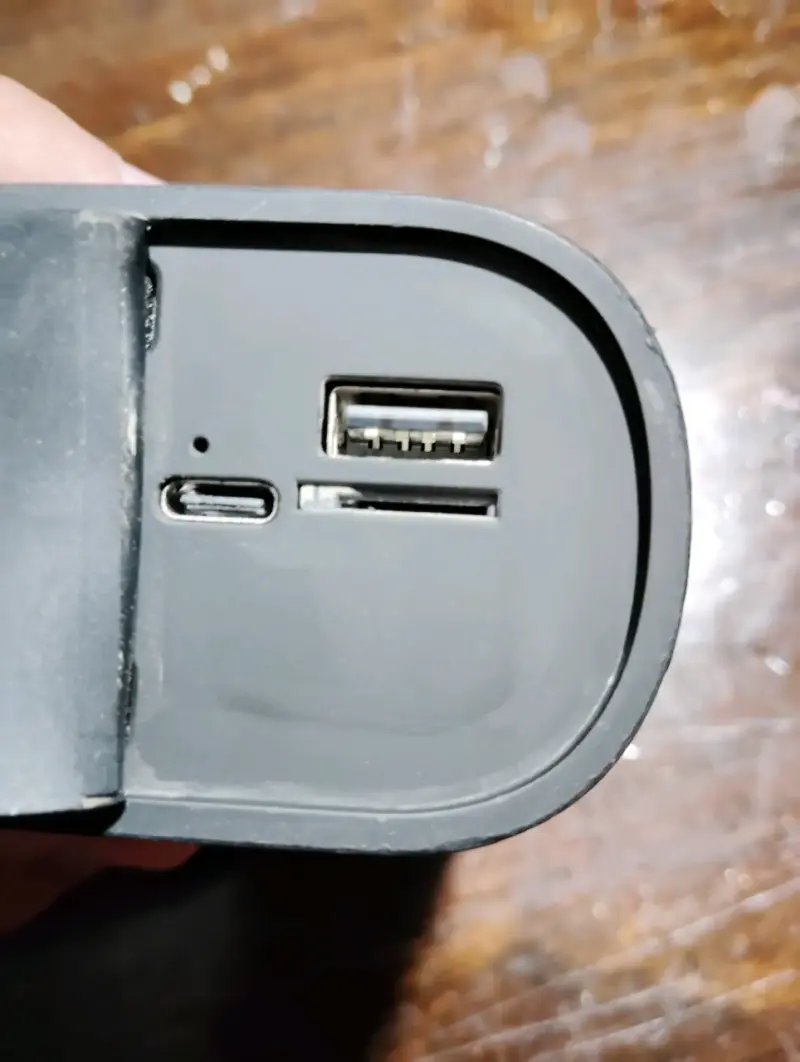 Parlante portátil JBL negro - 3