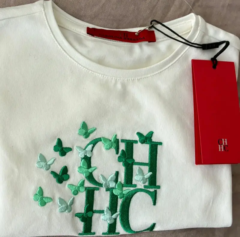 Polera blanca Carolina Herrera niña