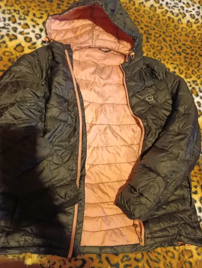 Parka negra con interior rosa - miniatura 1