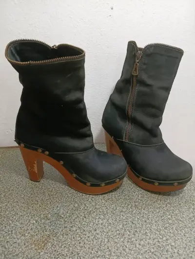 Botines negros con taco madera - miniatura 1