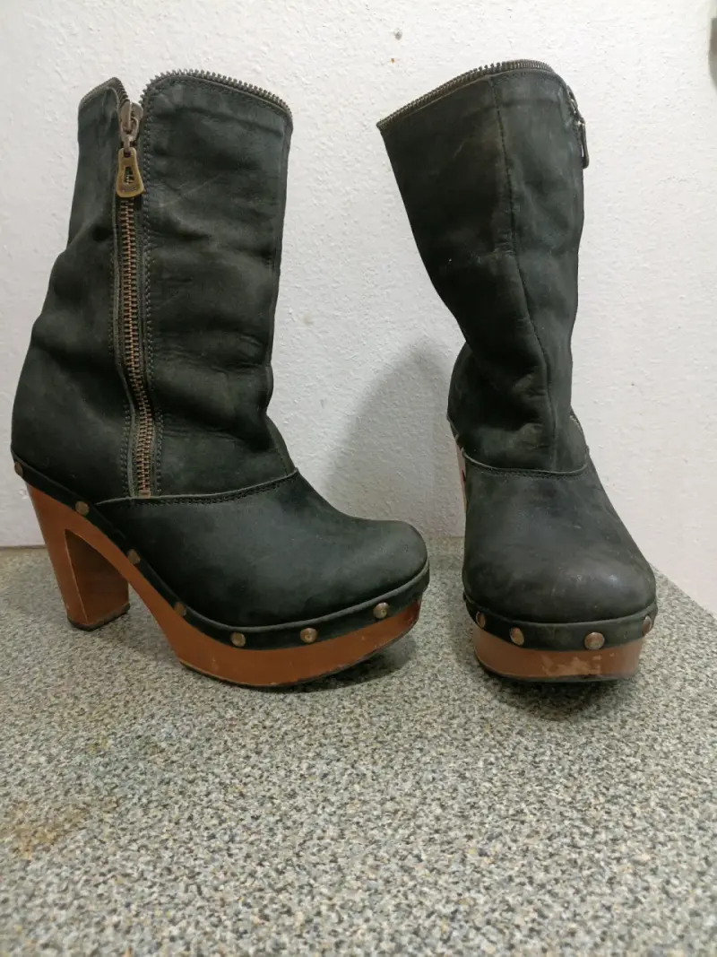 Botines negros con taco madera - 2