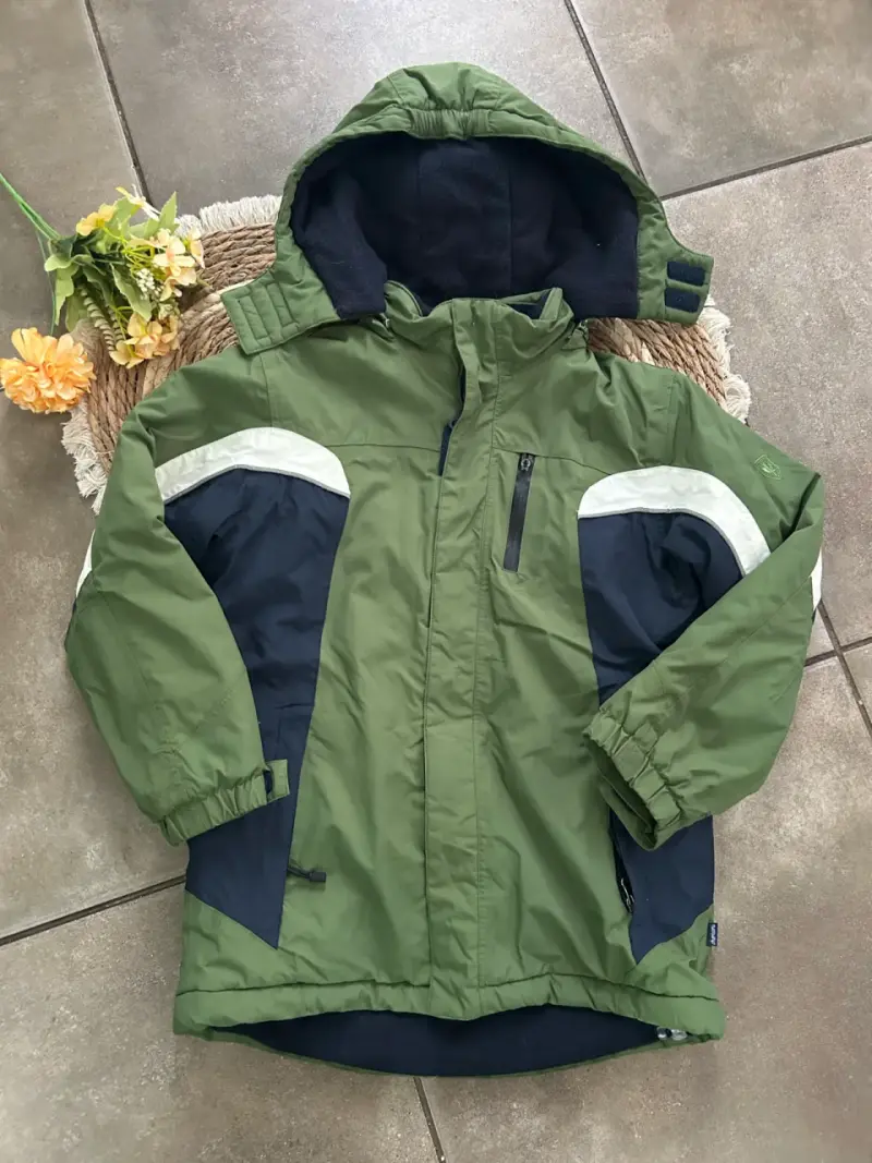 Chaqueta infantil verde con capucha - 2