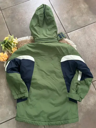 Chaqueta infantil verde con capucha - miniatura 3