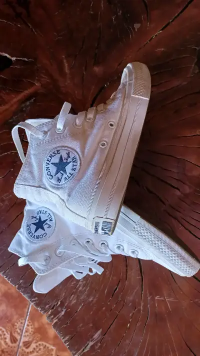 Zapatillas Converse blancas usadas - miniatura 3