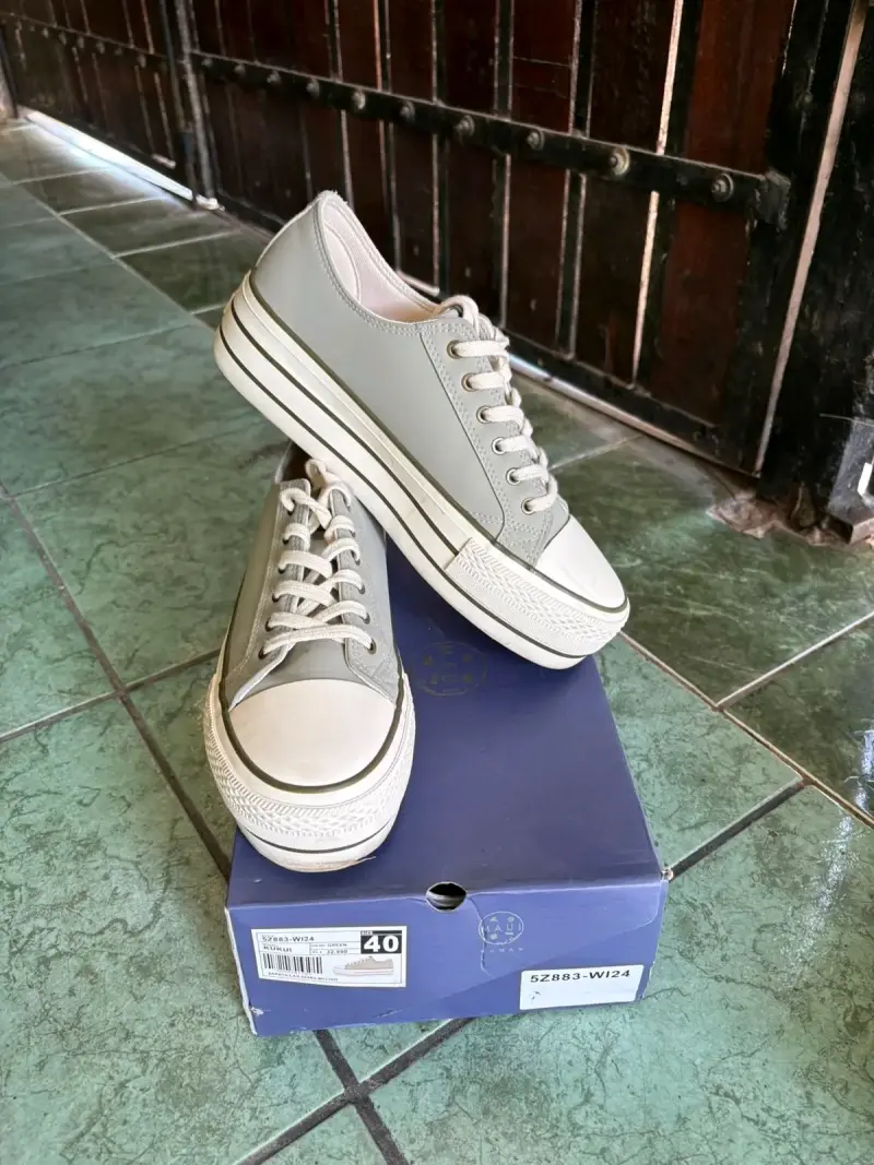 Zapatillas deportivas grises