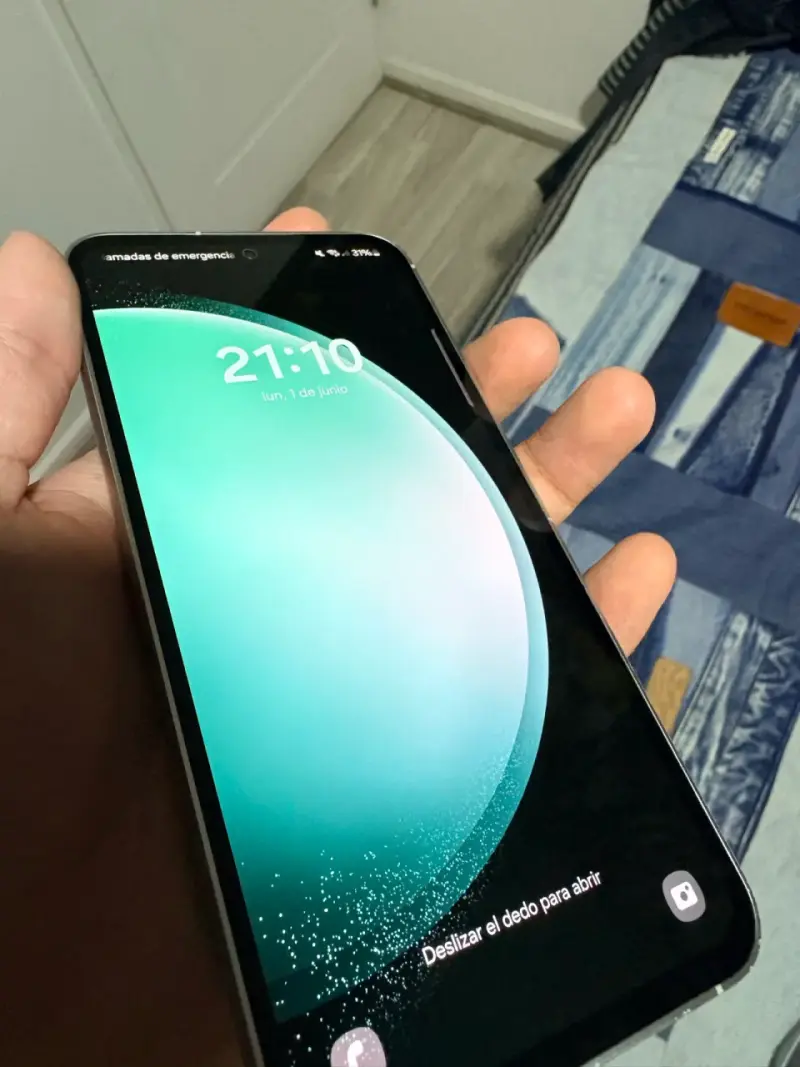 Samsung s23 FE verde claro - 2