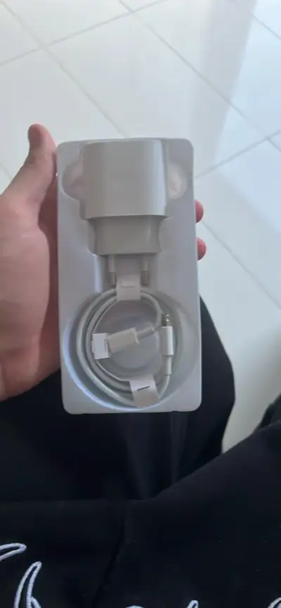 Cargador con cable USB nuevo - miniatura 1
