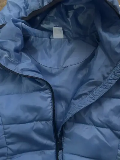 Parka azul para niños talla  6/7 años - miniatura 3