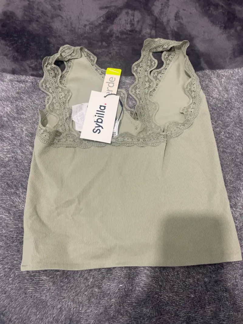 Crop top verde con encaje sybilla NUEVO - 2