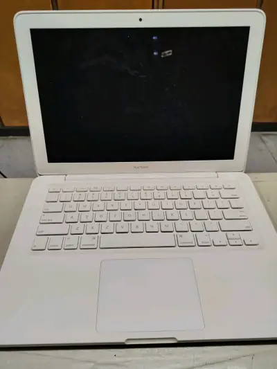 Vendo macbook 2010 sin disco duro ram 8gb, - miniatura 1
