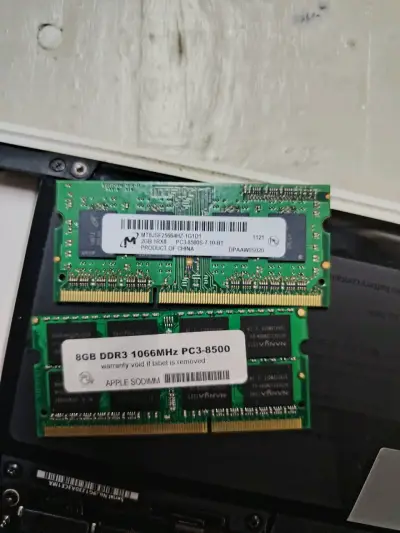 Vendo macbook 2010 sin disco duro ram 8gb, - miniatura 4