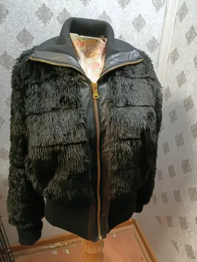 Chaqueta de mujer negra con pelo - miniatura 1