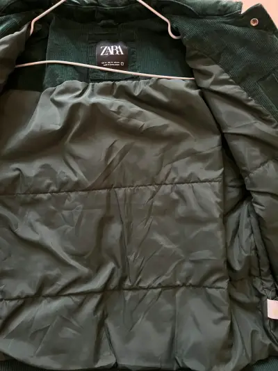 Chaqueta verde con letra bordada - miniatura 4