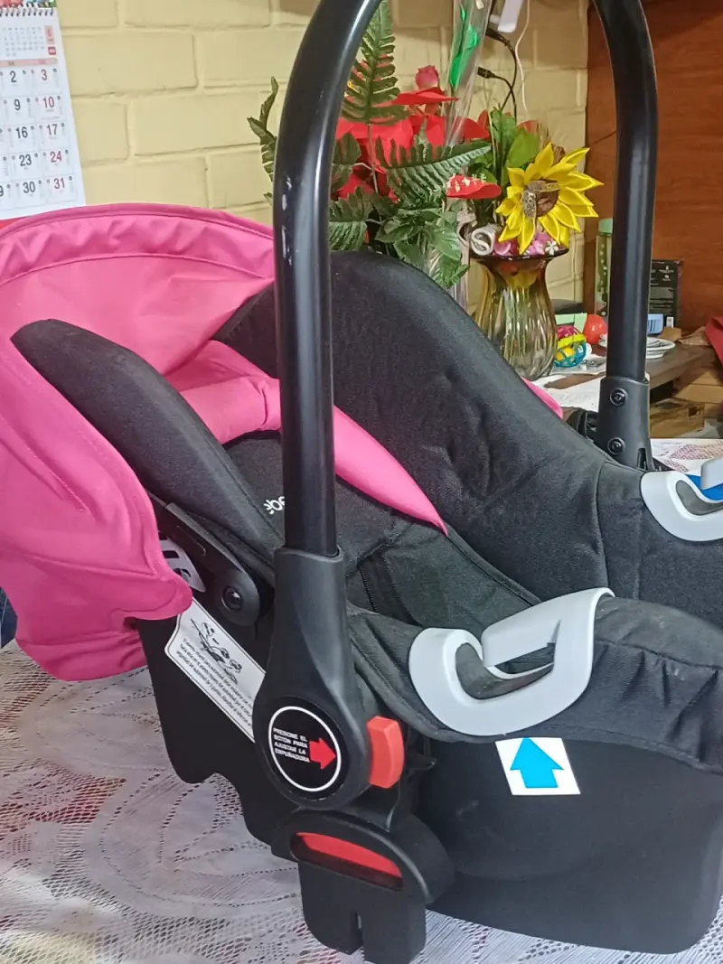 Silla para auto Bebesit rosada - 4