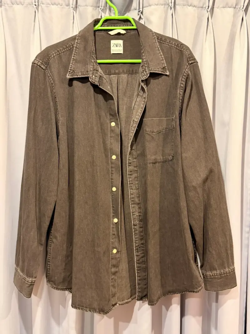 Camisa café de mezclilla Zara