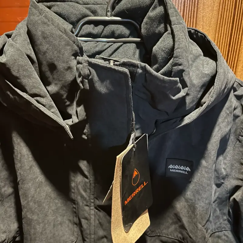 Chaqueta  Merrell nueva - 2