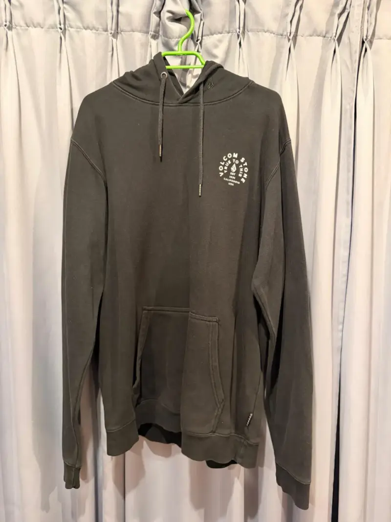 Polerón gris con capucha Volcom