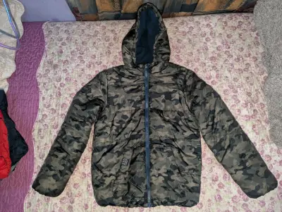 Chaqueta camuflaje con capucha - miniatura 1