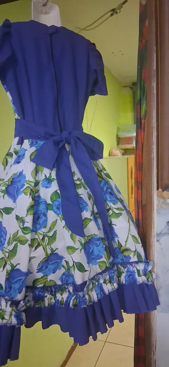 Vestido floral azul y blanco - 2